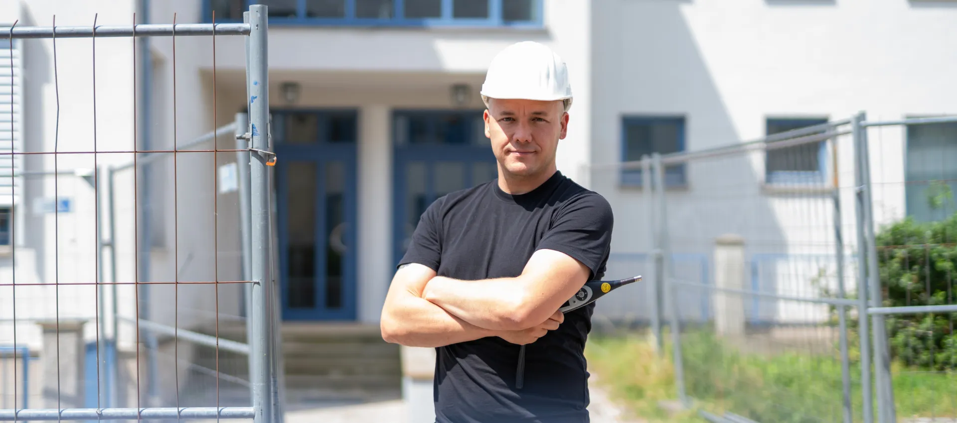 Mich motiviert, mit meiner Arbeit wirklich etwas zu bewegen - sei es durch umweltgerechte Genehmigungen oder den direkten Kontakt mit Bürgerinnen und Bürgern.
- Dennis, Sachbearbeiter in der Unteren Immissionsschutzbehörde