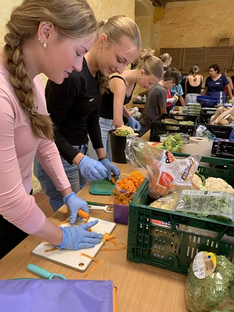 Anny, Malin und Lina in der foodsaver-Küche
