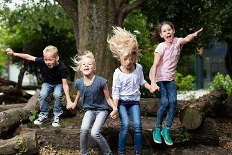 Bewegung Kinder&nbsp;&copy;&nbsp;Adobe Stock 141065458