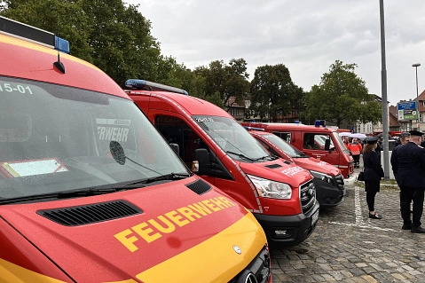 Die Feuerwehr war mit zahlreichen Manschaftswagen gekommen