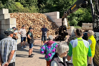 Erster Programmpunkt bei Forstbetrieb Rex