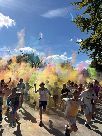 Farbenfroher Spendenlauf