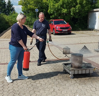 Feuerlöscherübung&nbsp;&copy;&nbsp;Landkreis Helmstedt
