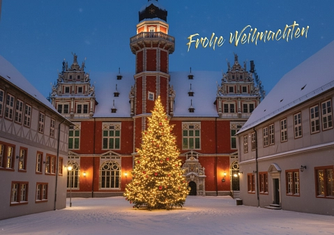 KI generiertes Bild vom Juleum in winterlicher Landschaft mit Weihnachtsbaum davor&nbsp;&copy;&nbsp;Landkreis Helmstedt / KI