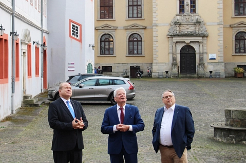 Gauck bestaunt das Juleum