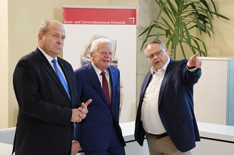 Gerhard Radeck und Dr. Matthias Meinhardt begrüßen den Bundespräsidenten a.D. Gauck