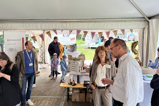 Gespräche am Stand des Landkreis Helmstedt