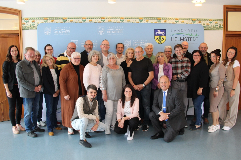 Gruppenbild Pflegeeltern Gruppenbild Pflegeeltern © Landkreis Helmstedt