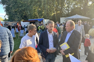 Nachbarn im Gespräch