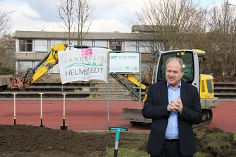 Radeck beim Spatenstich Sportcampus Julianum&nbsp;&copy;&nbsp;Landkreis Helmstedt