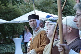 Ritter stehen Spalier