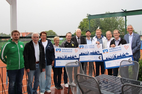 Symbolische Scheckübergabe Sportstättenförderung 2025&nbsp;&copy;&nbsp;Landkreis Helmstedt