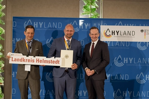 Übergabe Förderbescheid an die HyExpert-Regionen in Berlin Übergabe Förderbescheid an die HyExpert-Regionen in Berlin