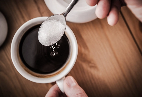 Zucker im Kaffee&nbsp;&copy;&nbsp;Adobe Stock